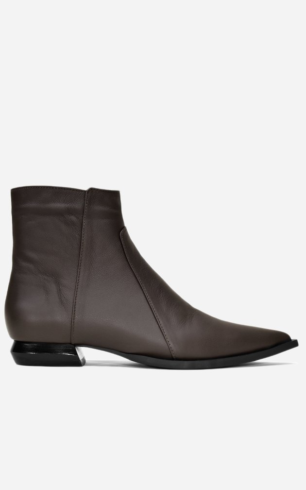 Bota Marrom Couro Cano Curto Salto Baixo Escultura Bico Fino