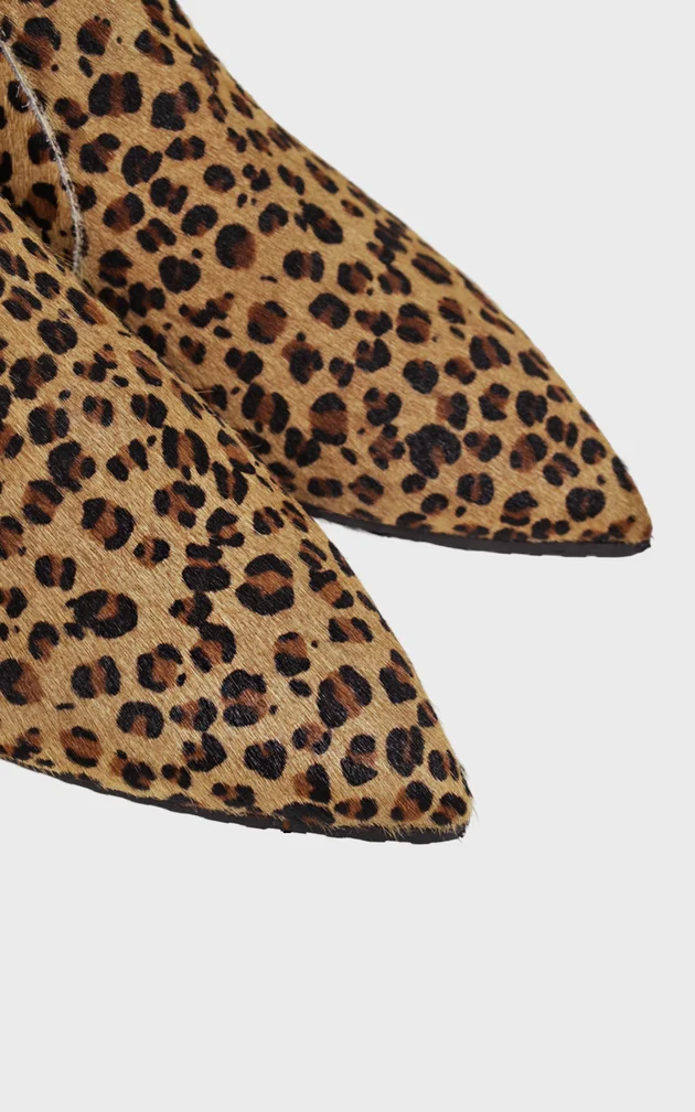 Bota Animal Print Couro Cano Curto Rasteira Bico Fino